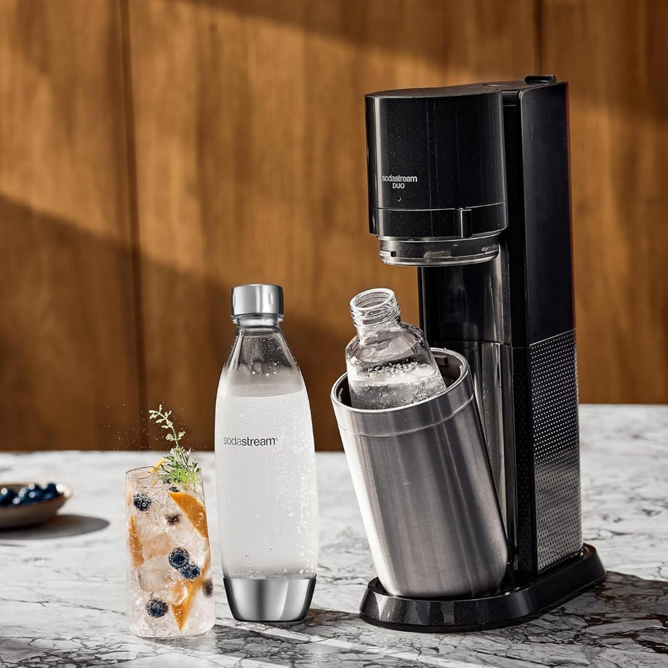 DUO Machine à Eau Pétillante et Soda pour Carafe en Verre | Pack 1 Carafe en Verre 1L + 1 Bouteille 1L Finition Acier Inoxydable Lave-Vaisselle + 1 Recharge de Gaz 60L à Clipser | Noire